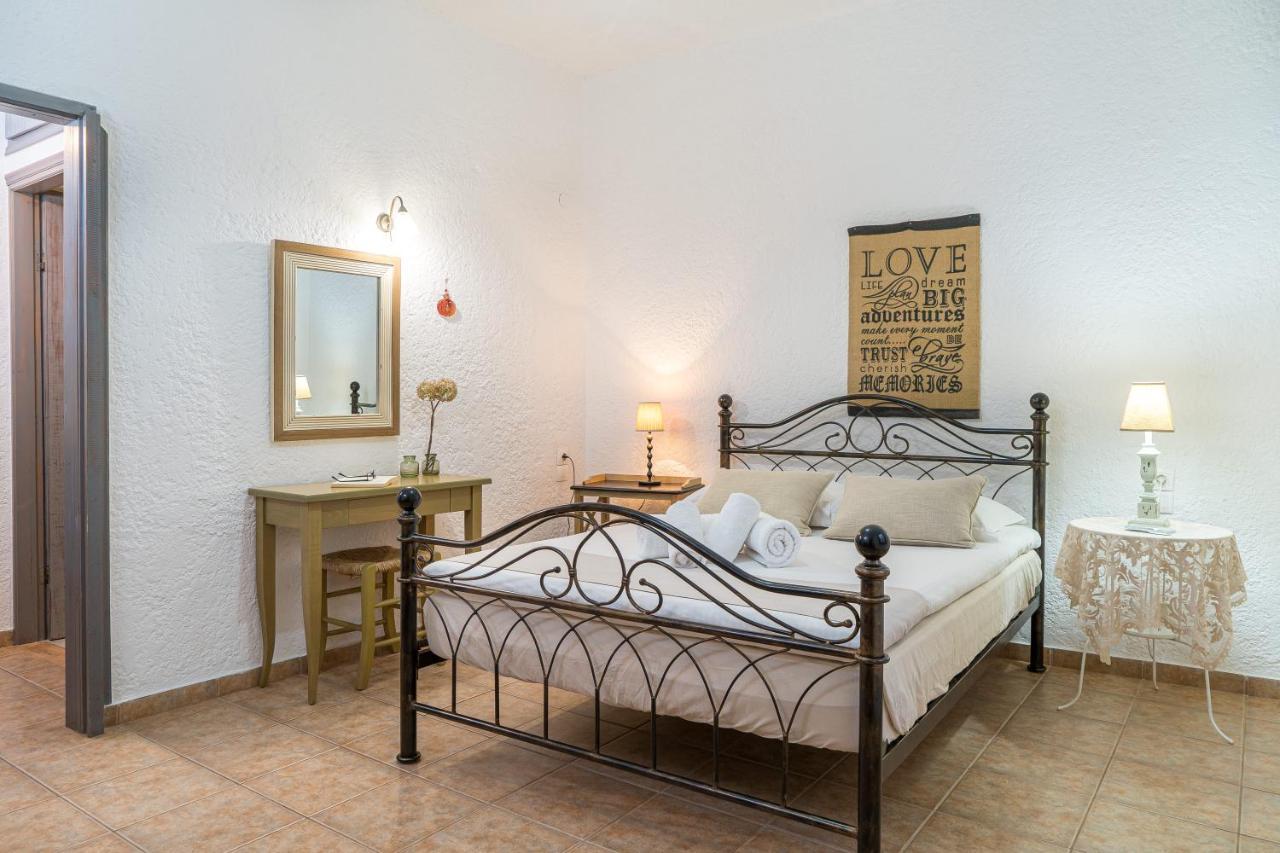 Villa Plori Makrýgialos Esterno foto